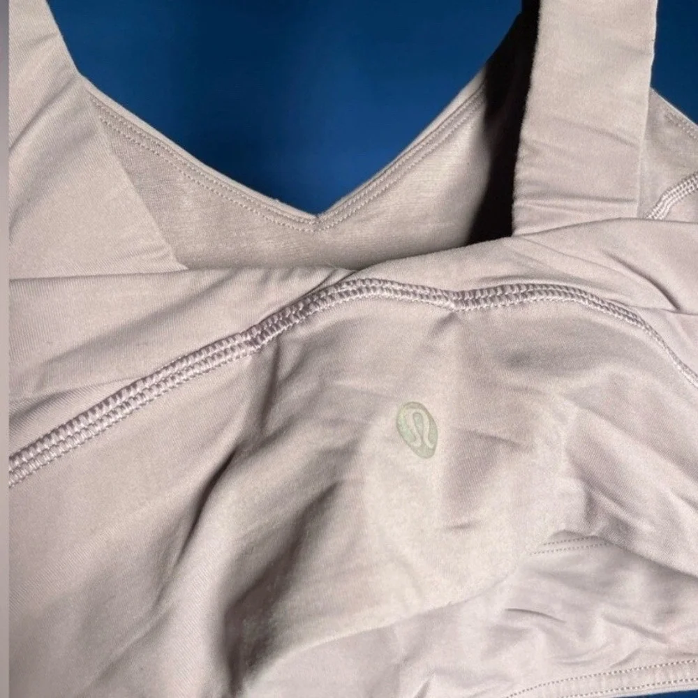 Lululemon Sports Bra Criss Cross Cutout‎ Strappy Back